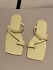 Tongs pour femmes pantoufles en PU verni à talon plat et bout rond vert