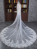 Voile 1 couche en tulle avec dentelle forme de cascade