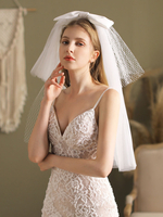 Voile de mariage blanc à deux niveaux avec des arcs en maille bord coupé voile de mariée de longueur moyenne