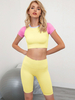 Vêtements de Yoga Femmes Ensembles Top et Pantalons avec Manches Courtes Taille Haute Pantalons Courts Moulants Bicolores Sexy